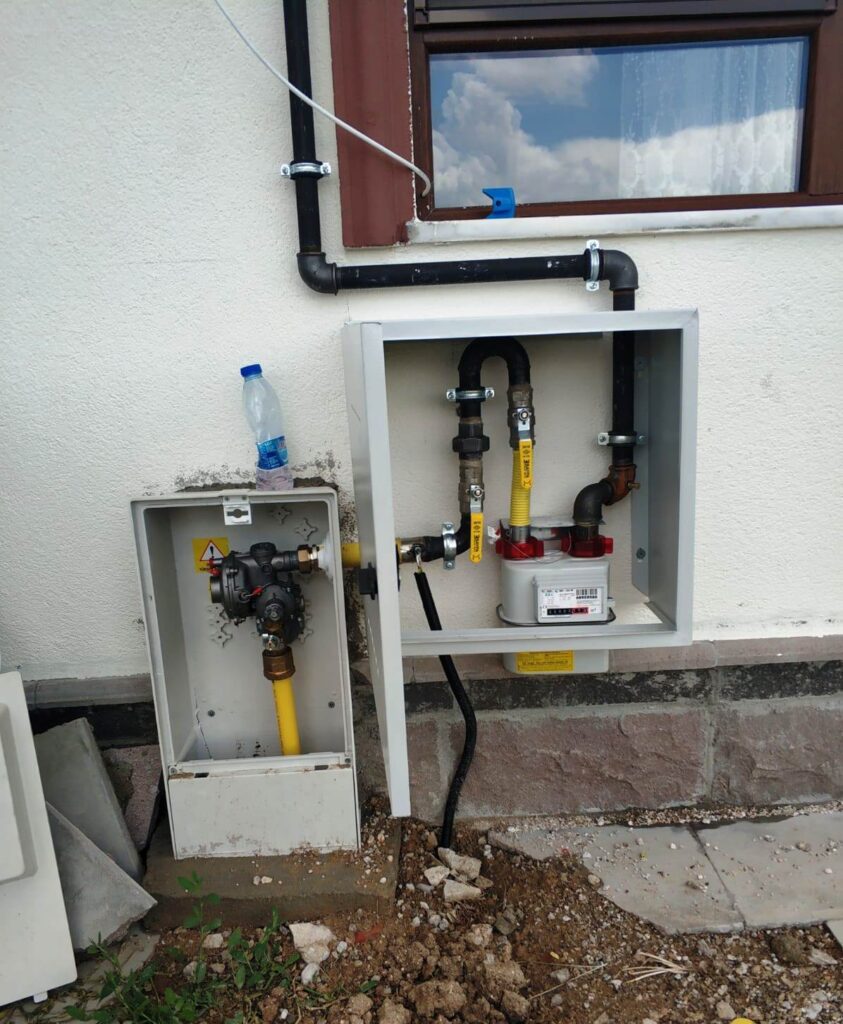 Doğalgaz servis hattı bağlantısı